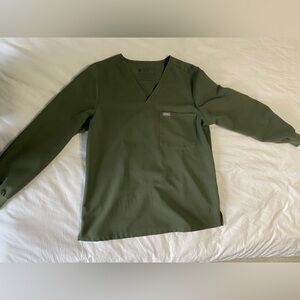 Long sleeve one-pocket Catarina scrub top in moss